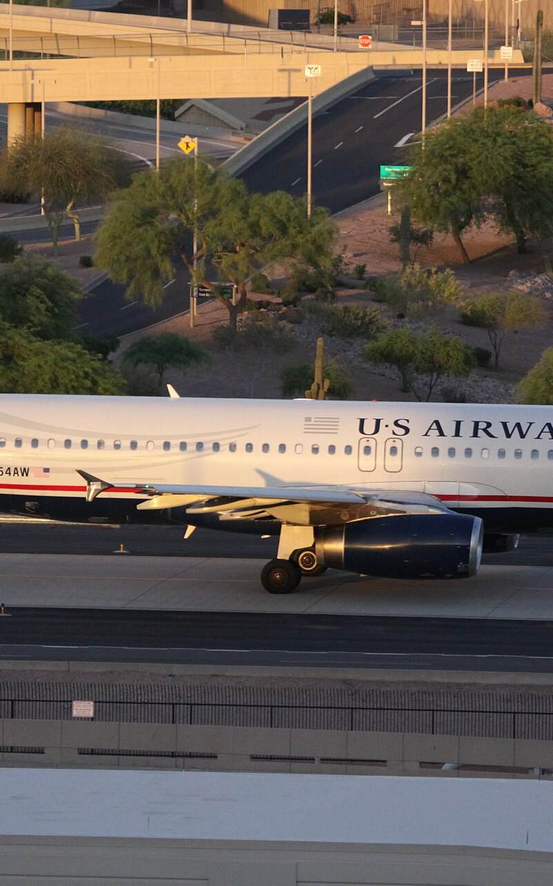 N664AW - Twin-engine aircraft