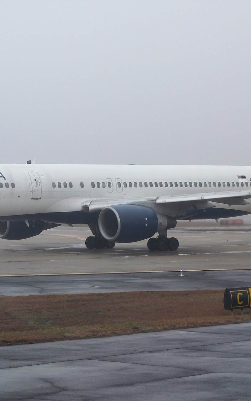 N664DN - Twin-engine aircraft