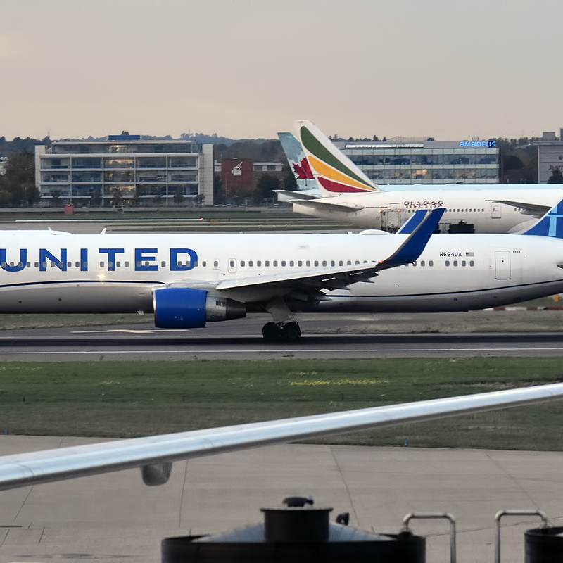 N664UA - Boeing