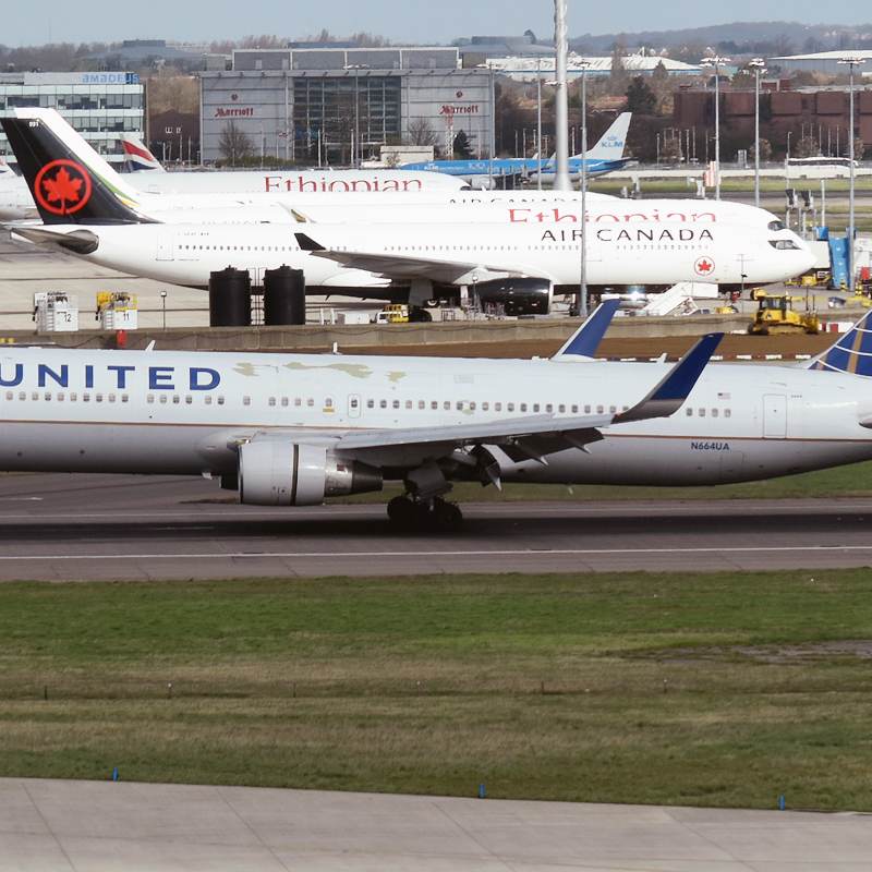 N664UA - Twin-engine aircraft