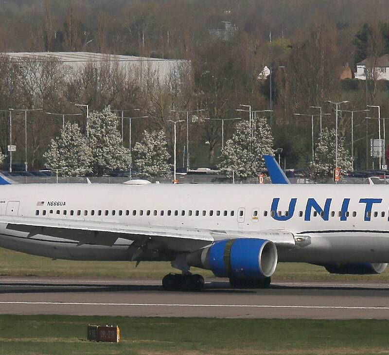 N666UA - Twin-engine aircraft
