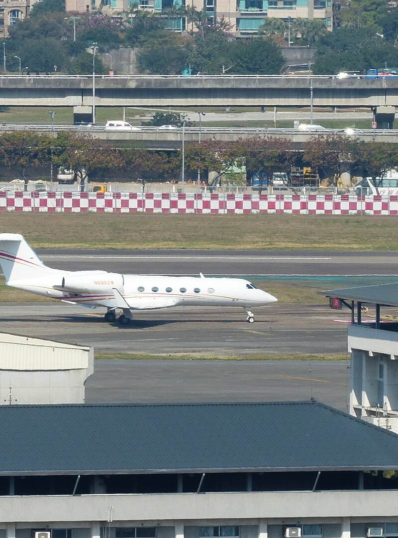 N666ZW - Business jet