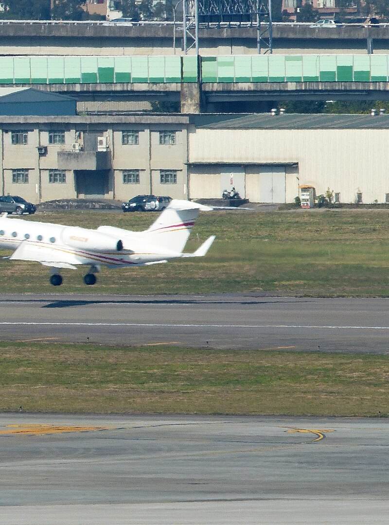 N666ZW - Business jet