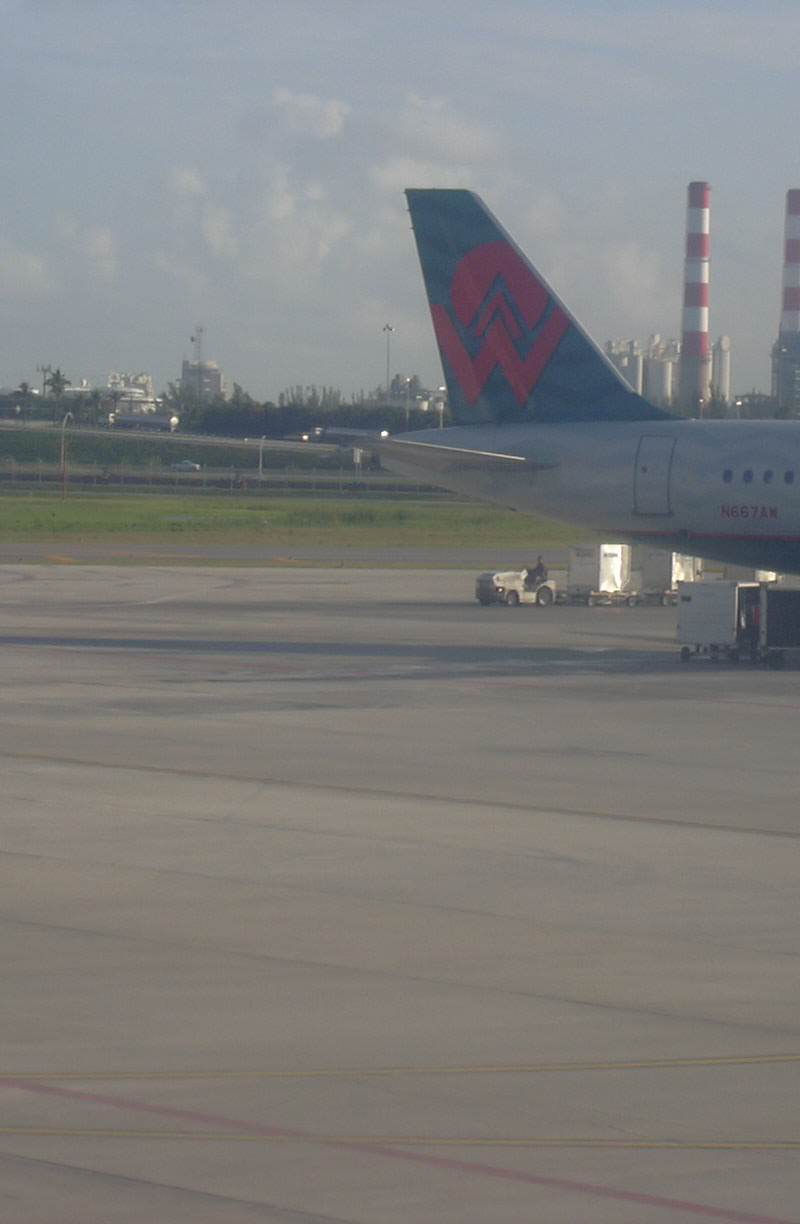 N667AW - Twin-engine aircraft