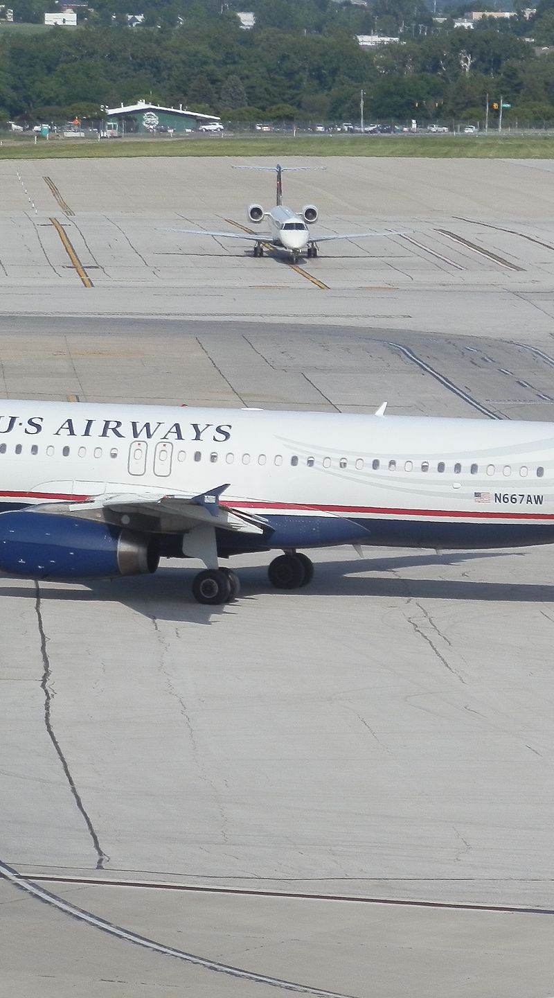 N667AW - Twin-engine aircraft