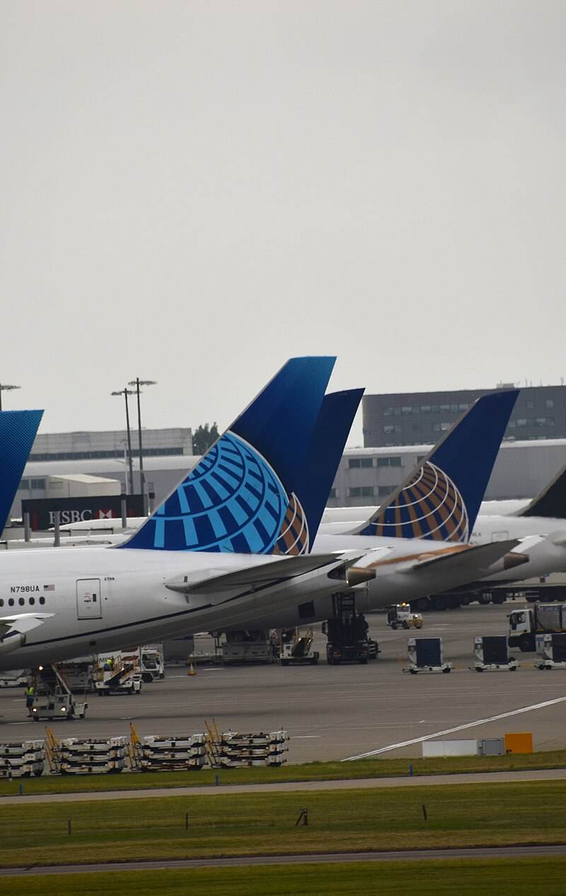 N667UA - Aircraft