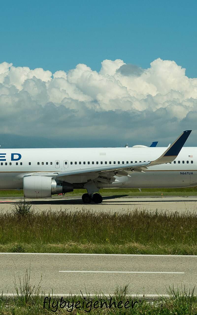N667UA - Boeing