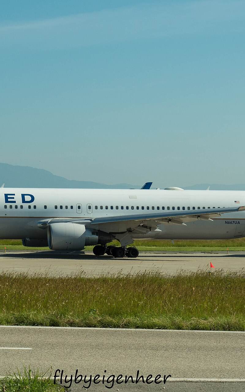 N667UA - Boeing