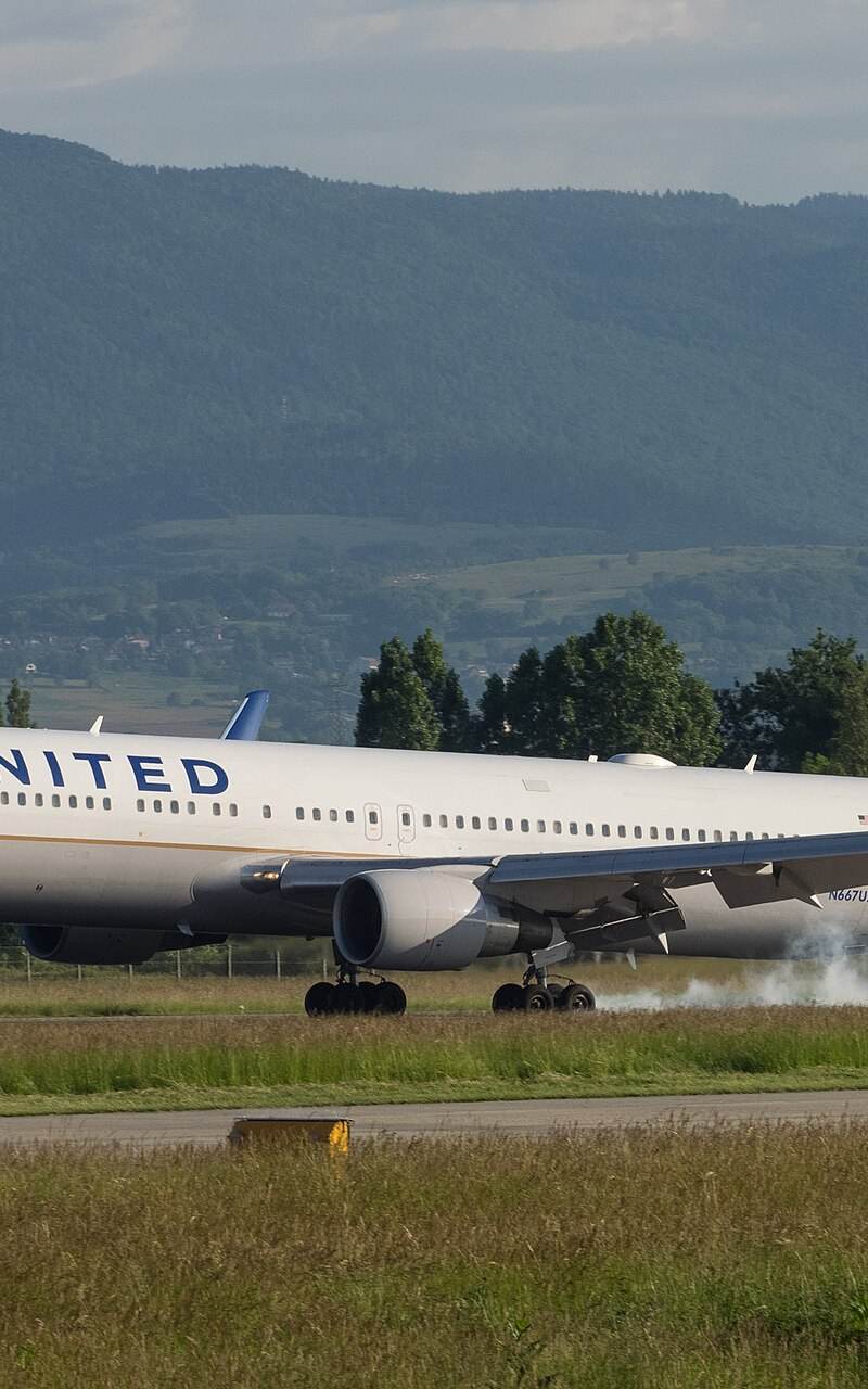 N667UA - Boeing