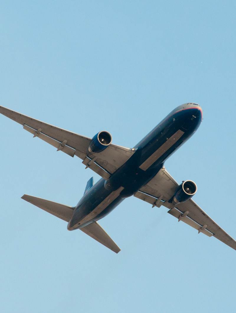 N667UA - Twin-engine aircraft