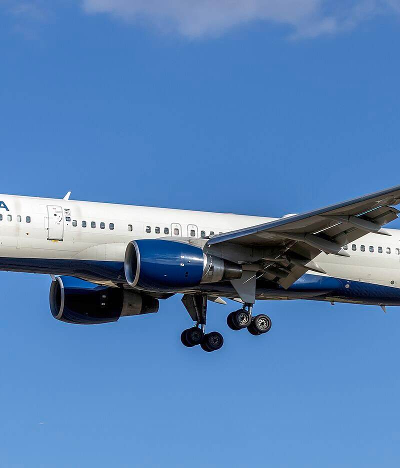 N668DN - Twin-engine aircraft
