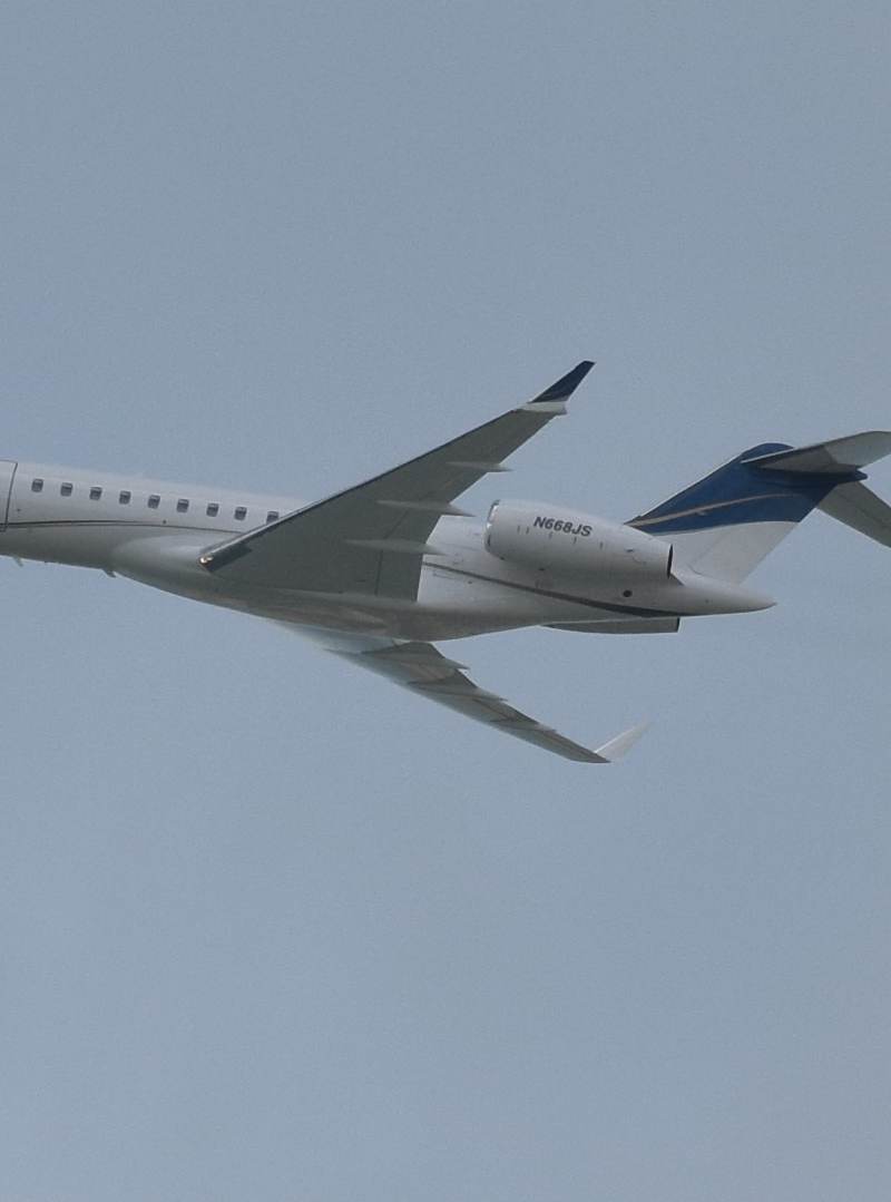 N668JS - Business jet