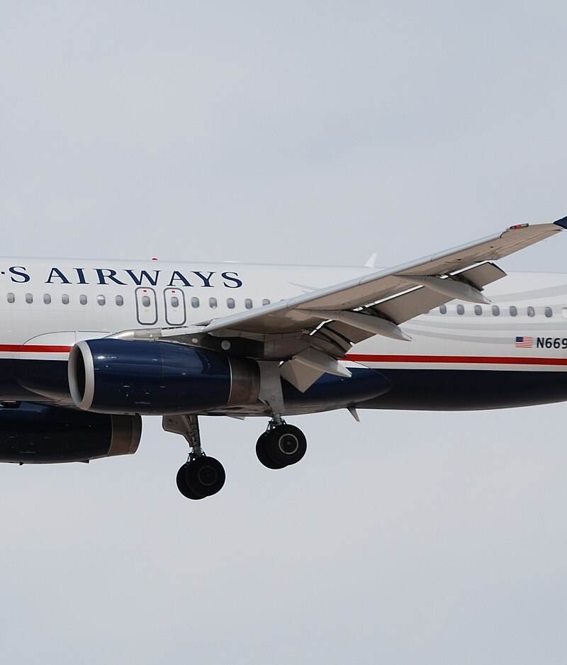N669AW - Twin-engine aircraft