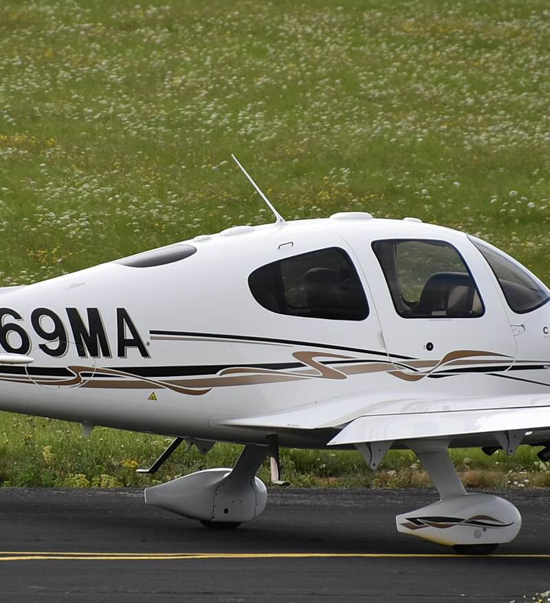 N669MA - Cirrus