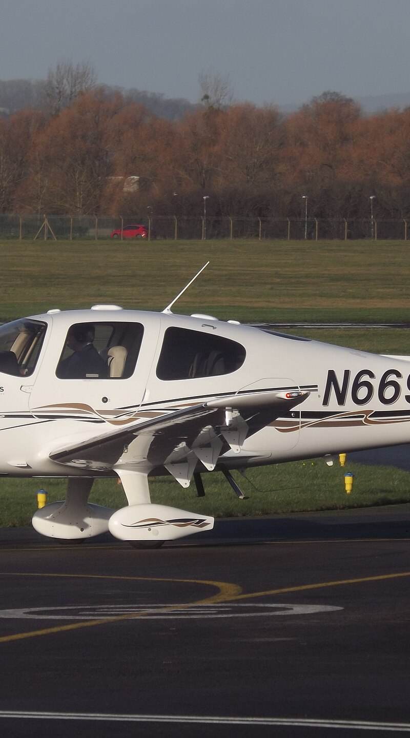 N669MA - Cirrus