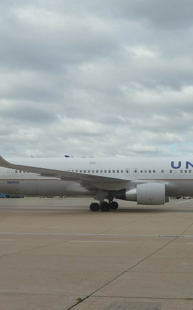 N669UA - Boeing