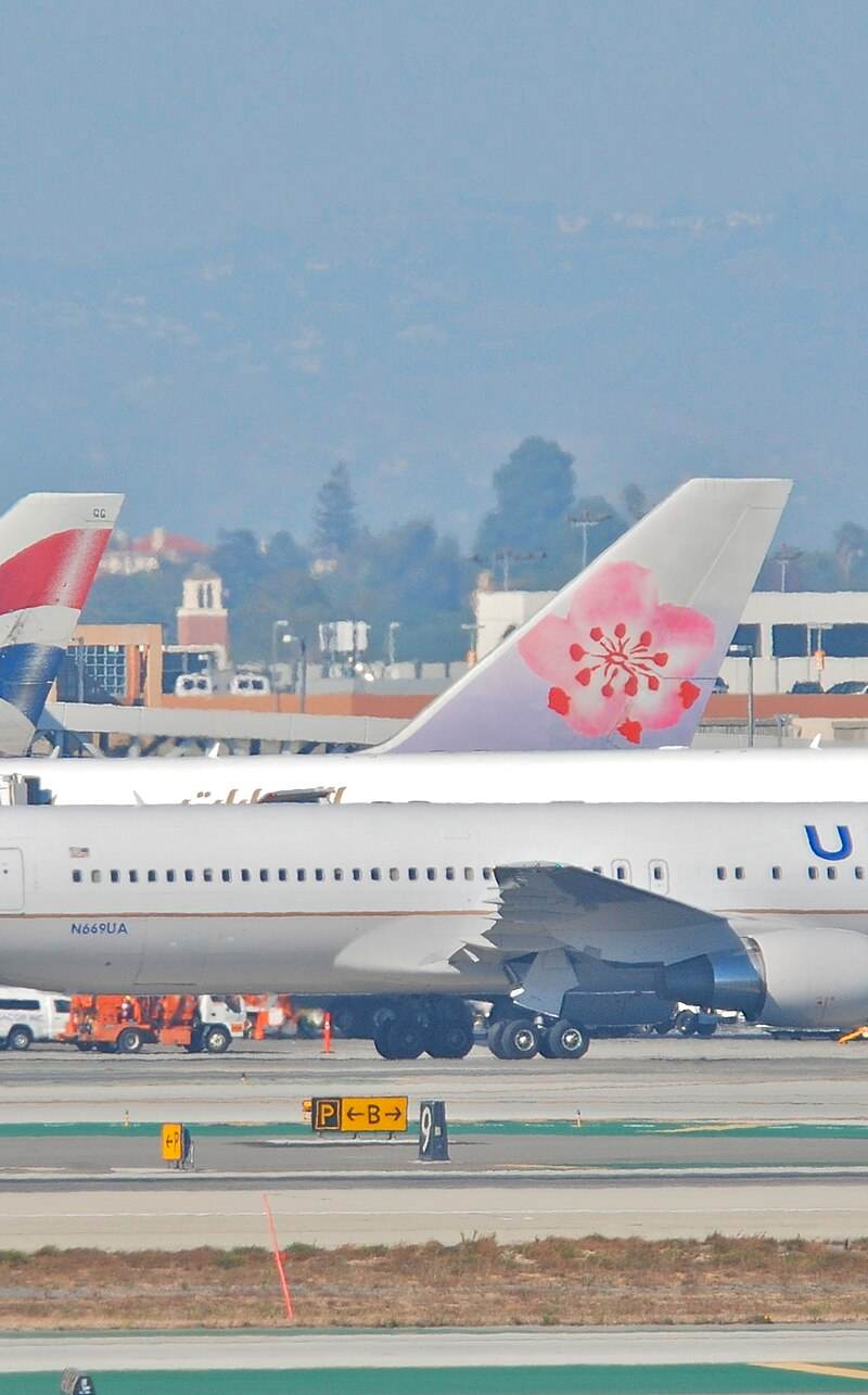 N669UA - Boeing