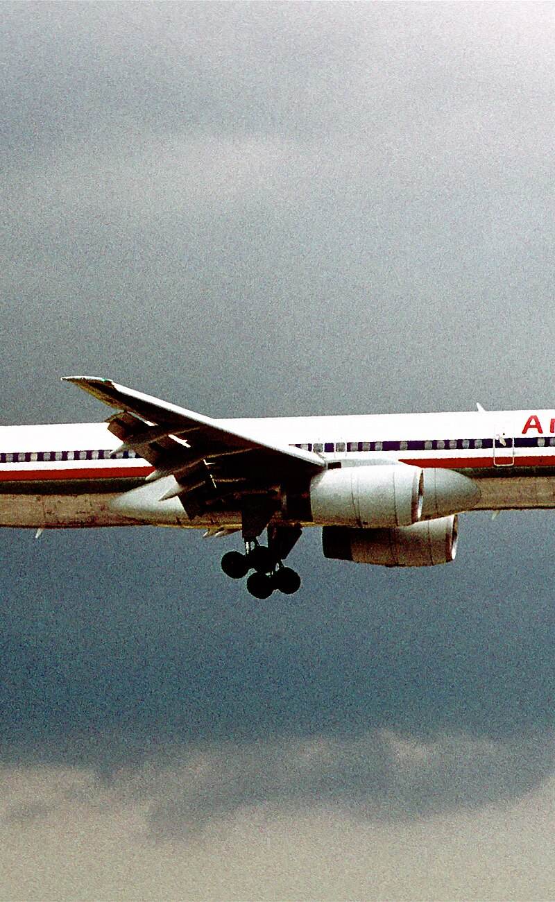 N671AA - Twin-engine aircraft