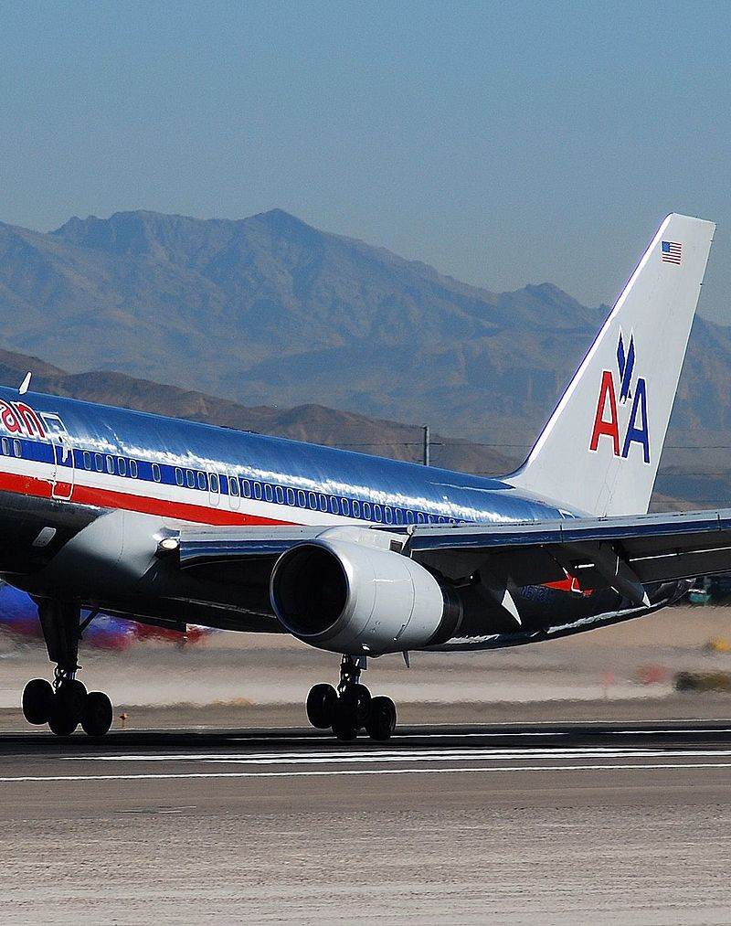 N672AA - Twin-engine aircraft