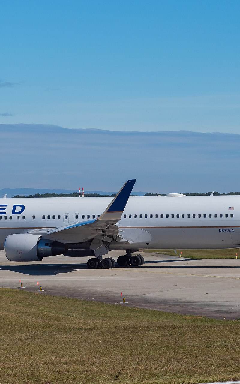 N672UA - Boeing
