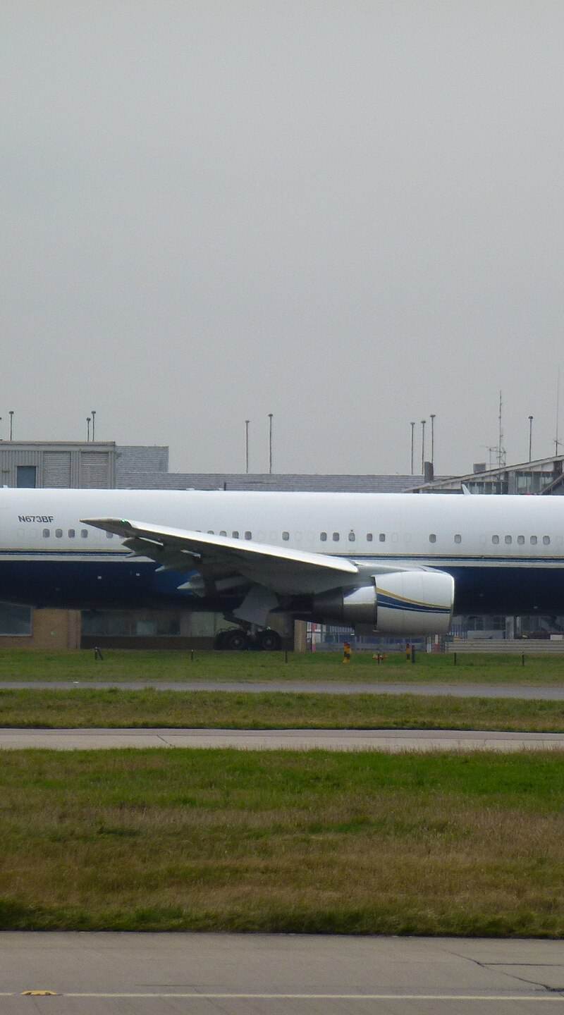N673BF - Twin-engine aircraft