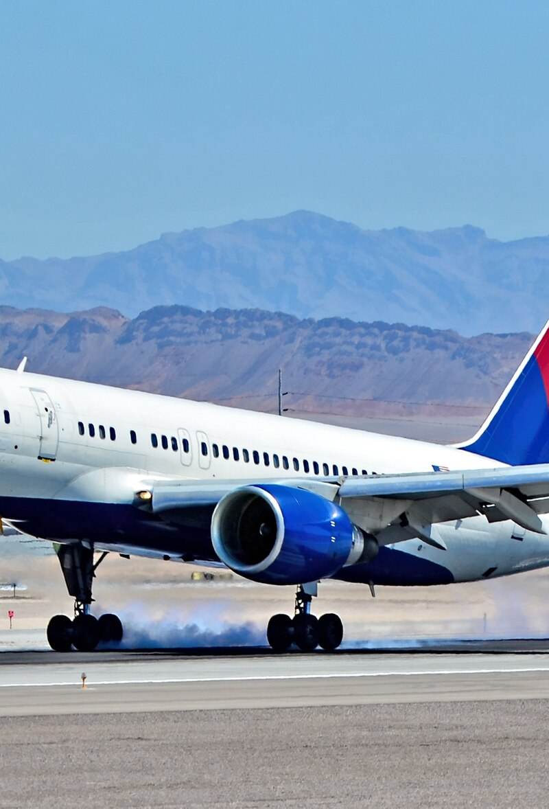 N673DL - Twin-engine aircraft