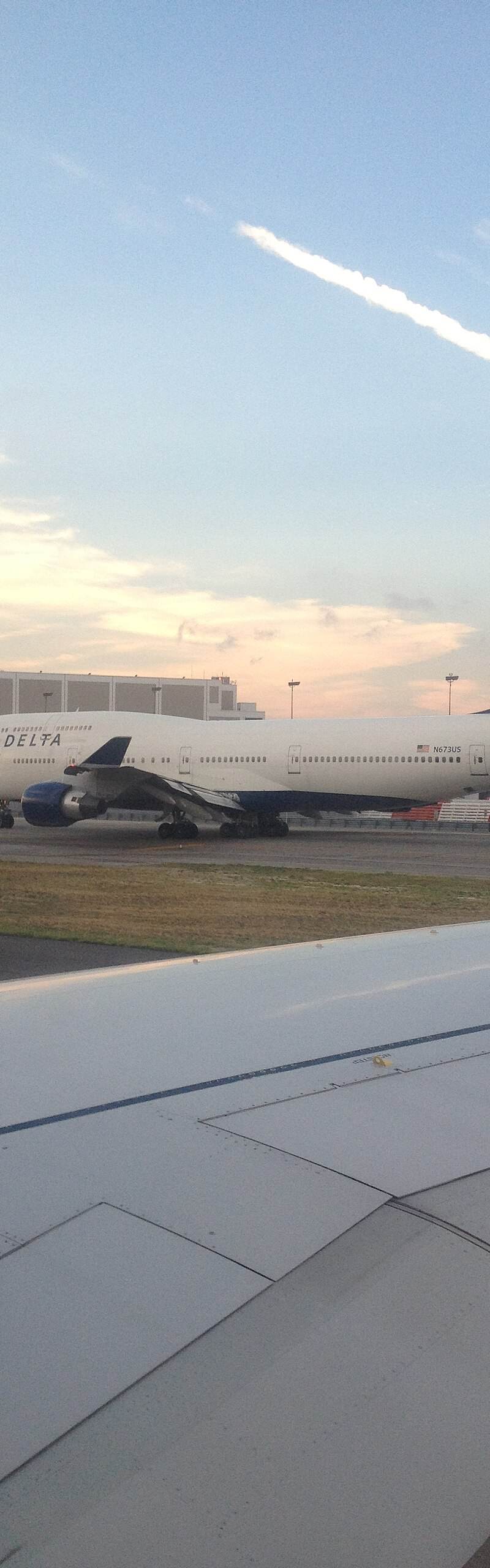 N673US - Twin-engine aircraft
