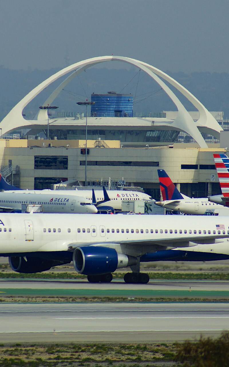 N674DL - Twin-engine aircraft