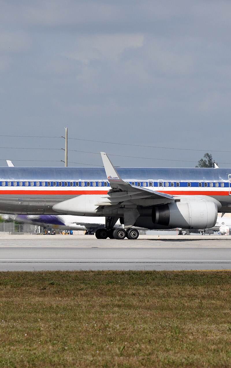 N675AN - Twin-engine aircraft