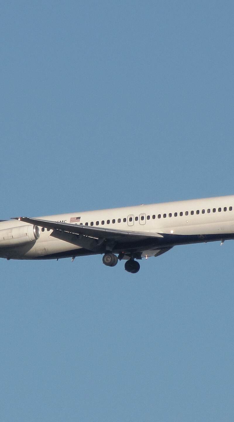 N675MC - Douglas