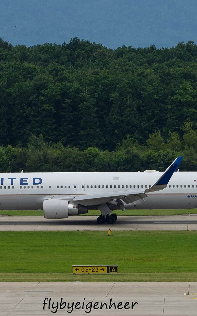 N675UA - Boeing
