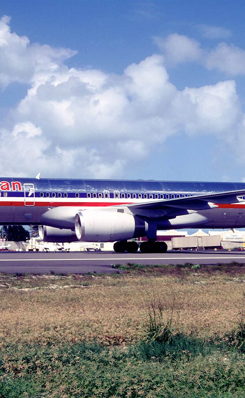 N676AN - Twin-engine aircraft