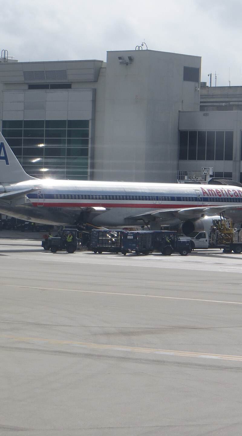 N676AN - Aircraft