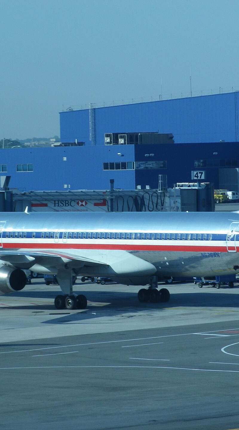 N676AN - Twin-engine aircraft