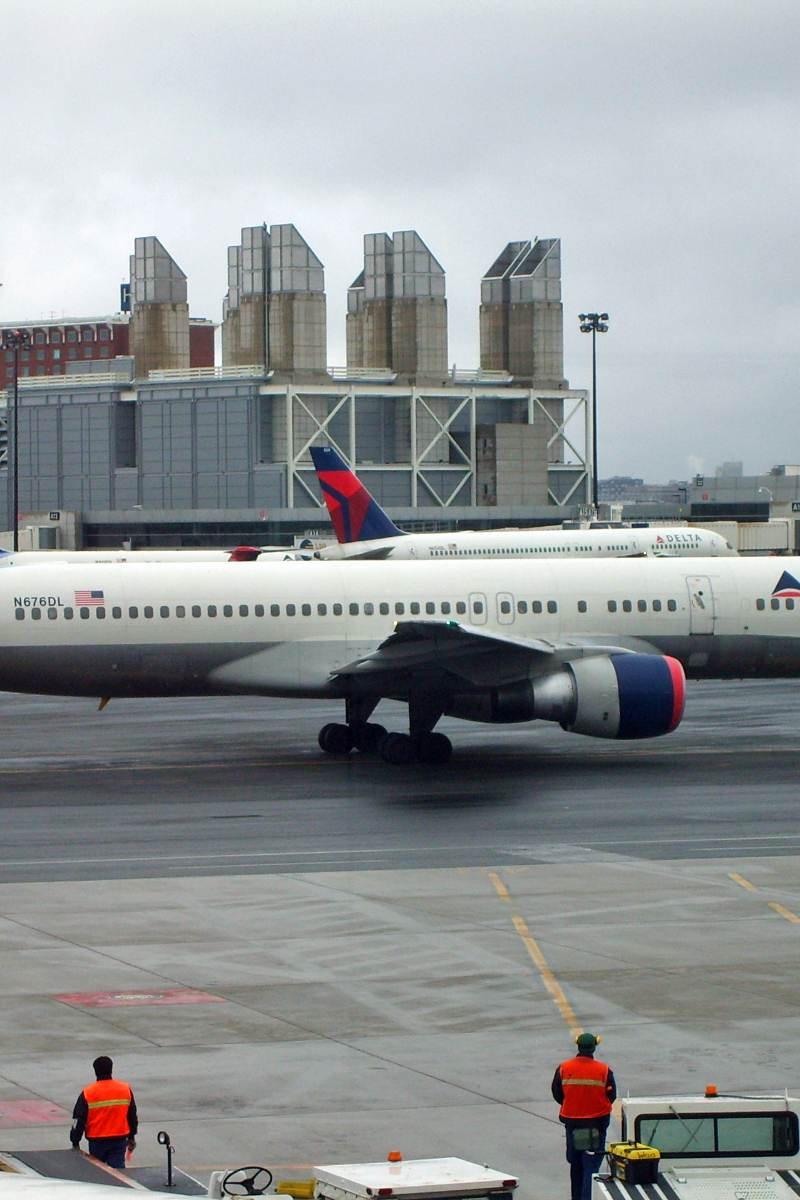 N676DL - Boeing