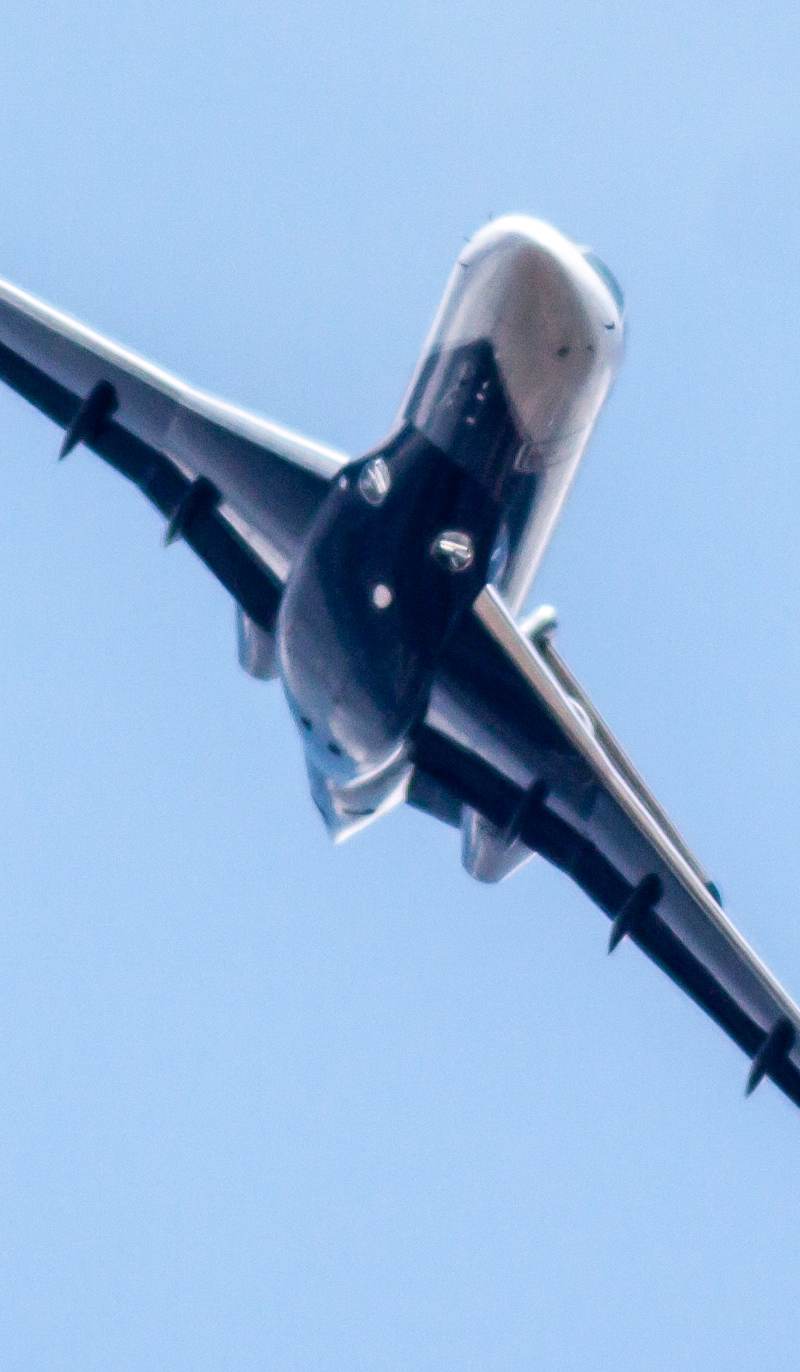 N676EE - Business jet