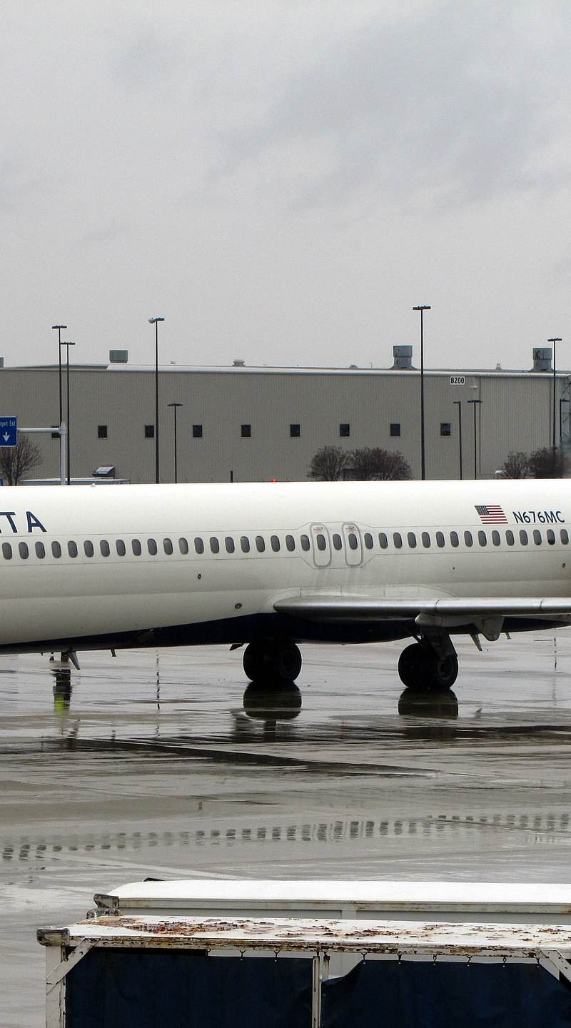 N676MC - Douglas
