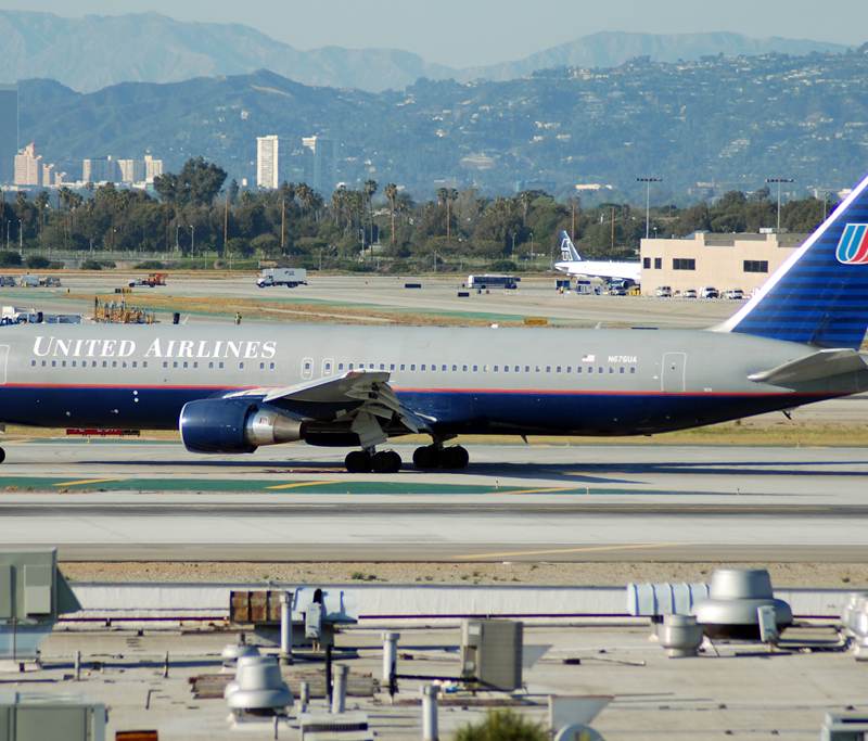 N676UA - Boeing