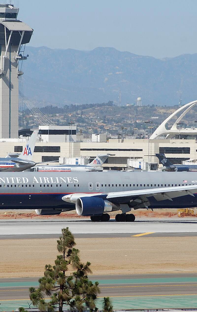 N676UA - Boeing