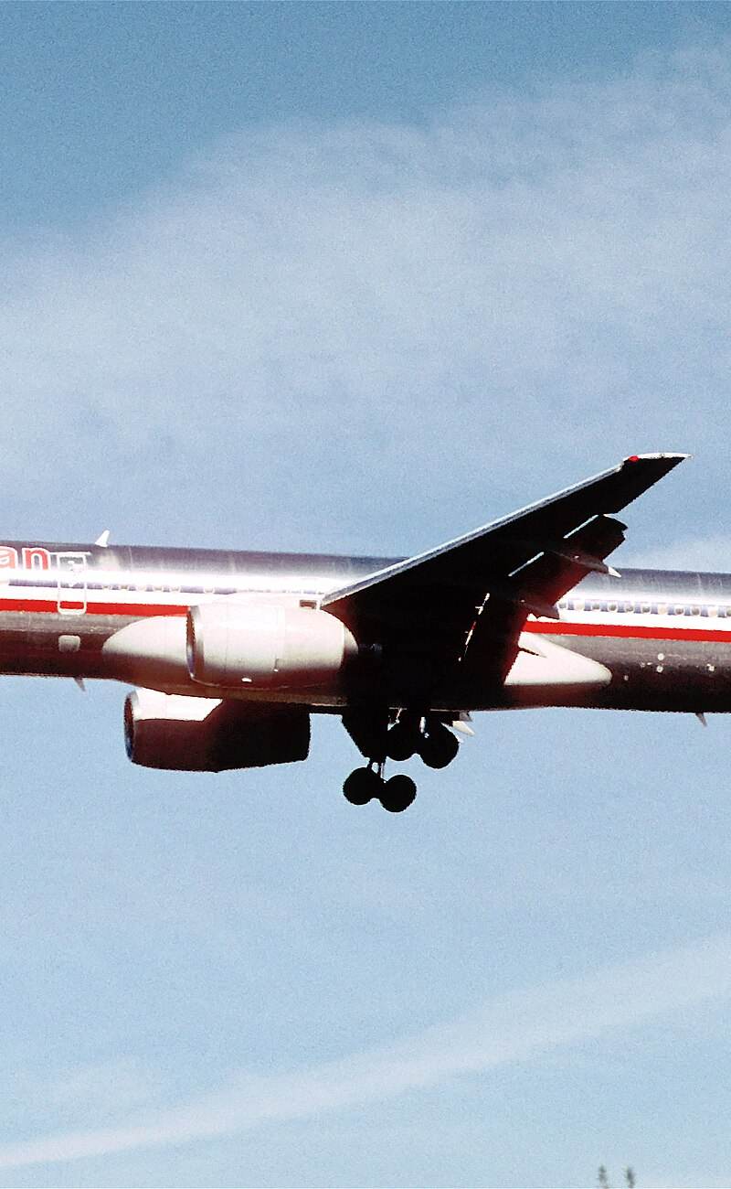 N677AN - Twin-engine aircraft