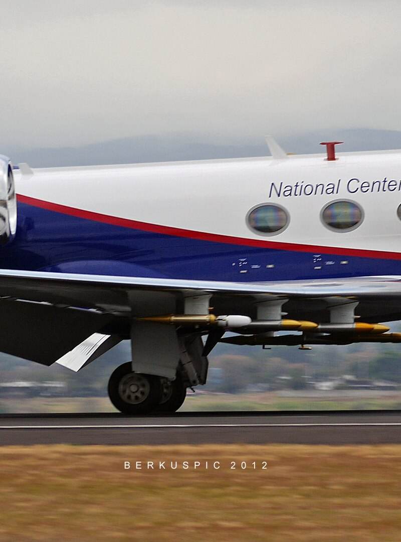N677F - Business jet