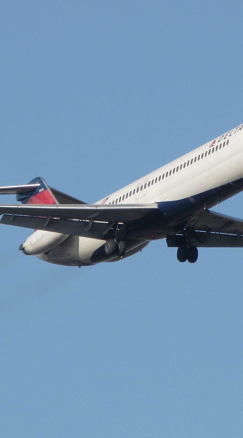 N677MC - Douglas