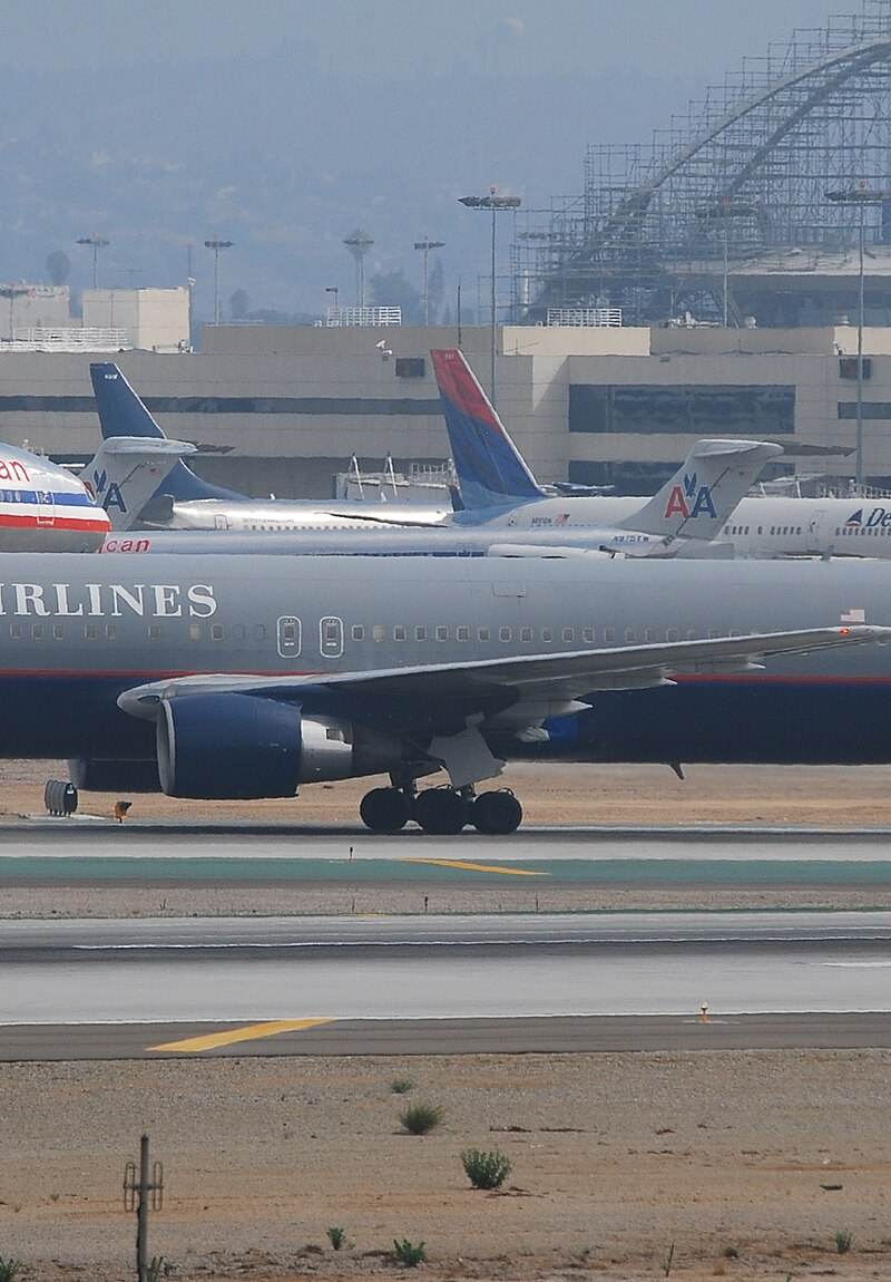 N677UA - Boeing