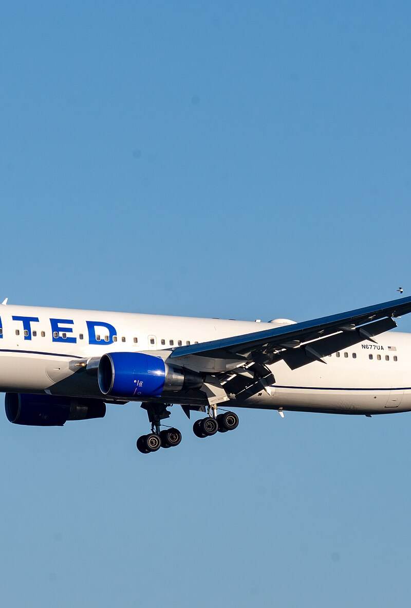 N677UA - Boeing
