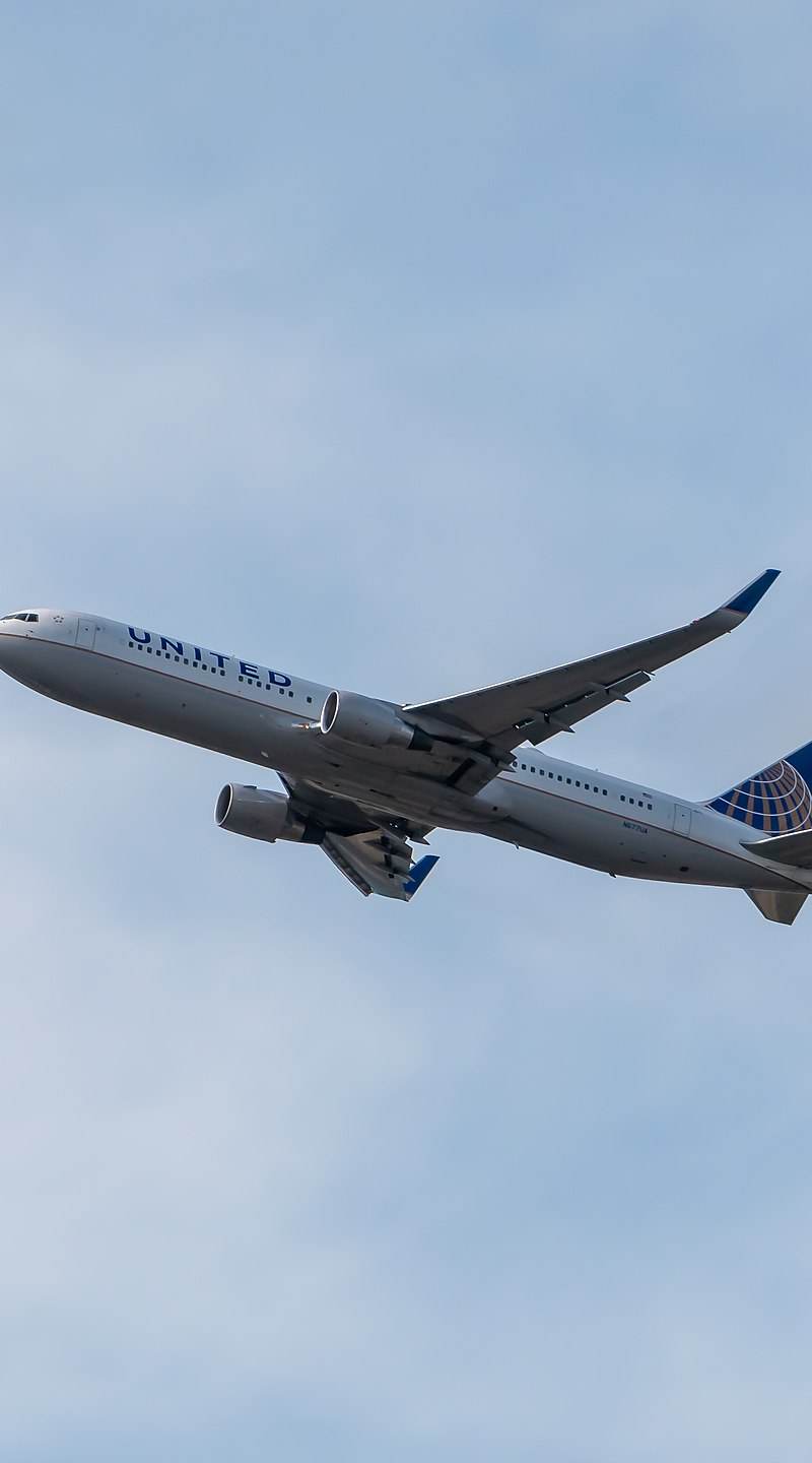 N677UA - Boeing