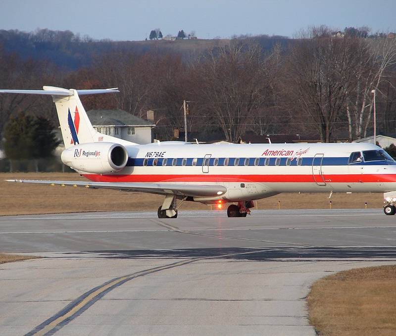 N679AE - Embraer