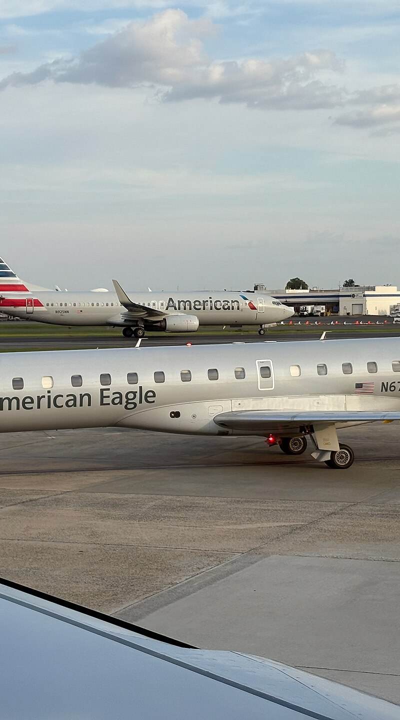 N679AE - Embraer