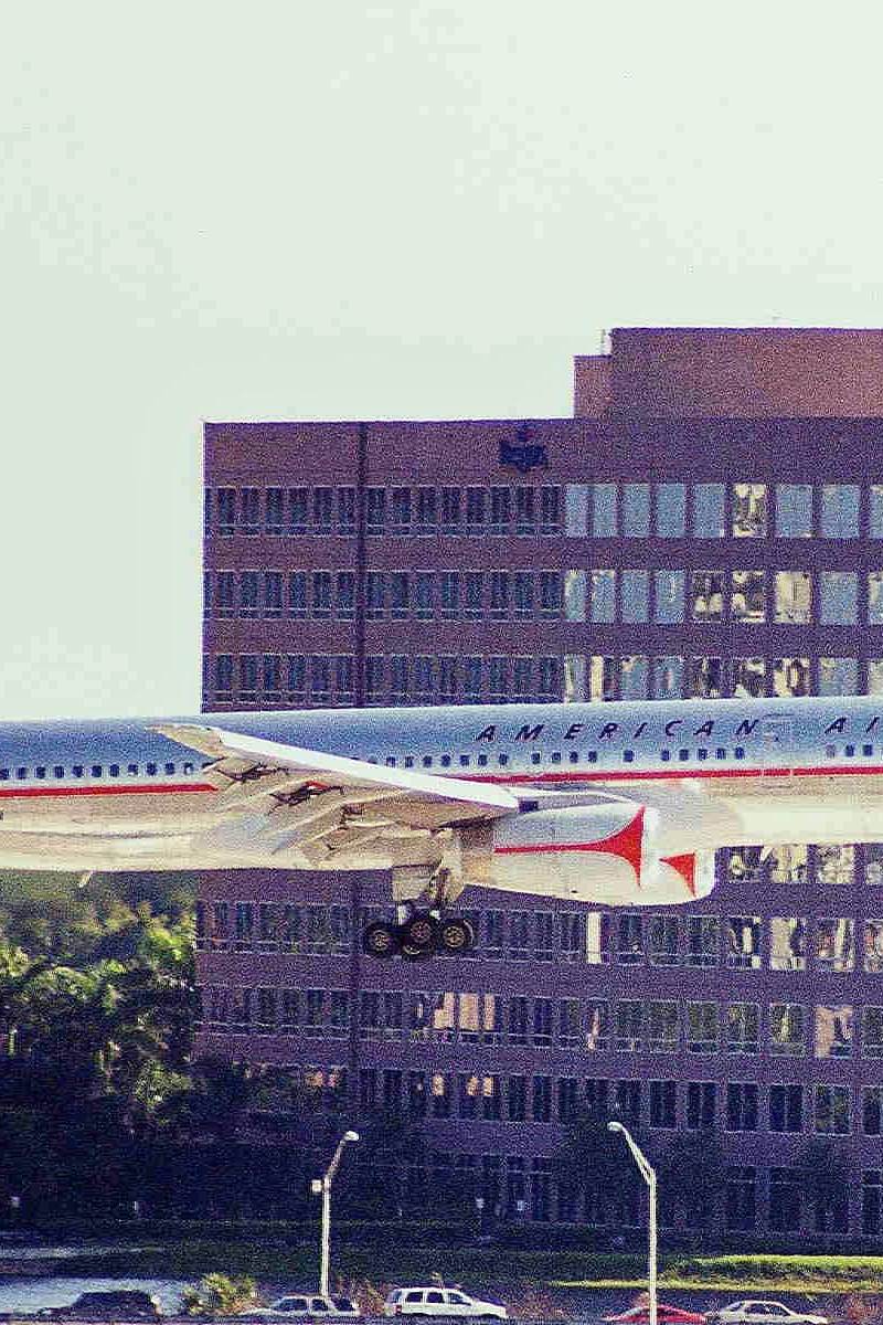 N679AN - Twin-engine aircraft