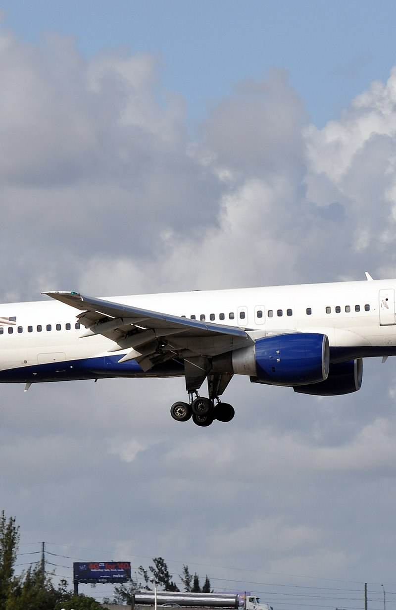 N679DA - Twin-engine aircraft