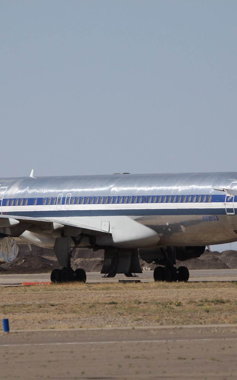 N681AA - Boeing